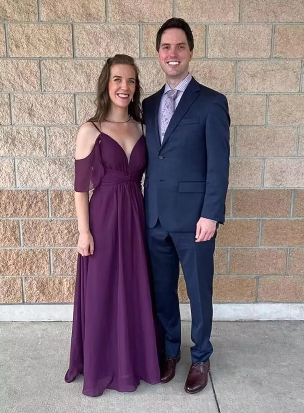RSOETOO Women Bridesmaid Dresses with Pockets A-line Ruffles Long Chiffon Formal Party Dress with Slit RO062