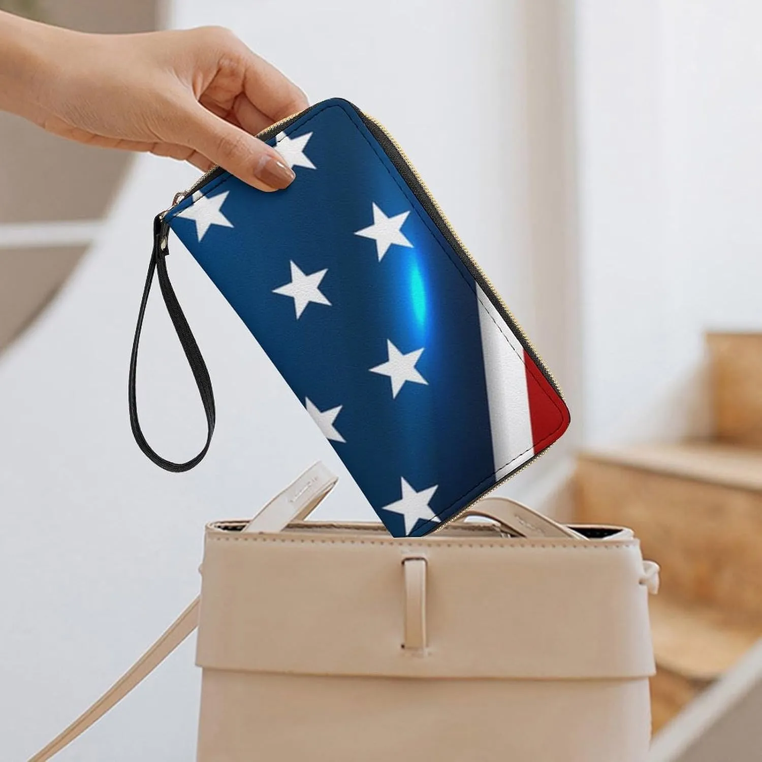 Women's Modern USA American Flag Pattern PU Leather Clutch with Wristlet, 7.8x4.1x1.4 Inch Compact Wallet for Daily Essentials, Fashionable and Functional Design